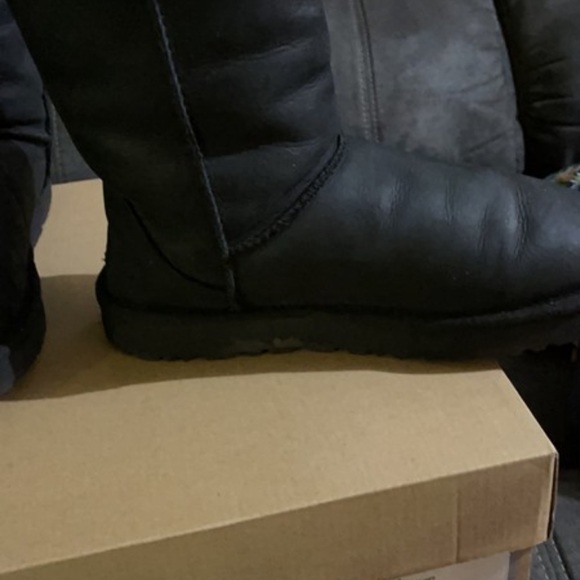 Woman’s Ugg’s boots - Picture 5 of 9